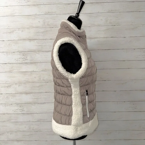 Calvin Klein Sherpa Trim Vest - Picture 3 of 5